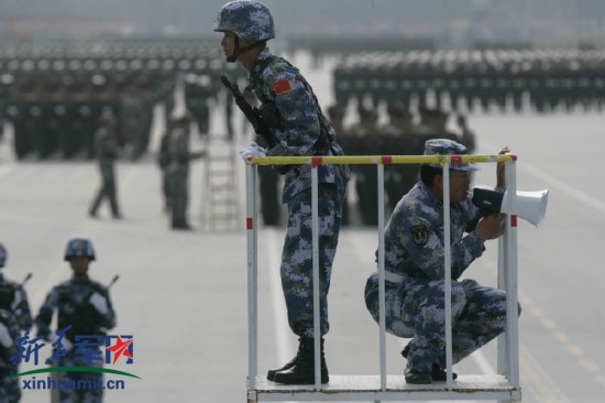 阅兵训练背后的艰苦训练视频