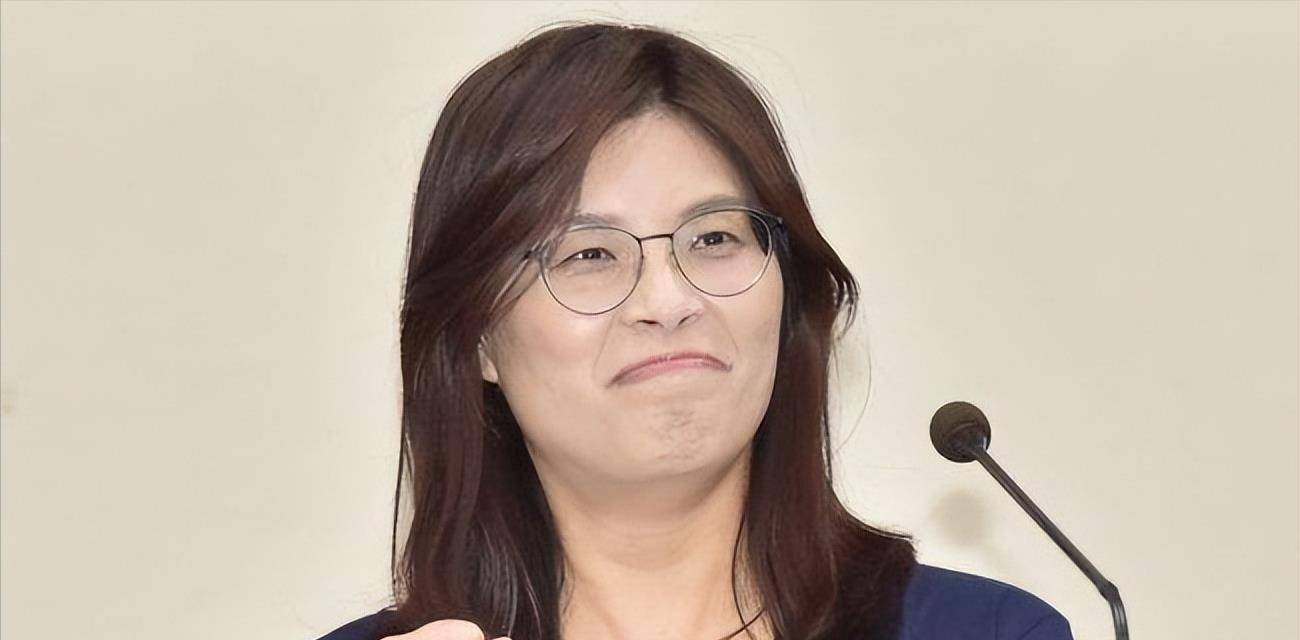 郑丽文为什么转蓝郑丽文为什么转蓝，深度解析背后的原因